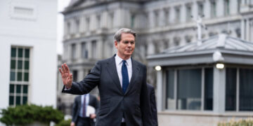 Trump Extends Sanctions Exemption on Some Russian Oil as High Gas Prices Persist