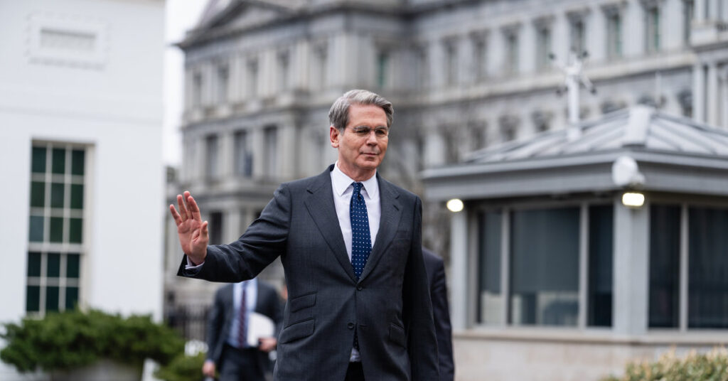 Trump Extends Sanctions Exemption on Some Russian Oil as High Gas Prices Persist