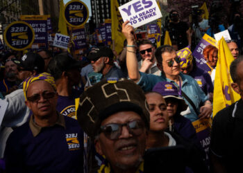 N.Y.C. Doormen and Building Owners Reach an Agreement to Avert a Strike