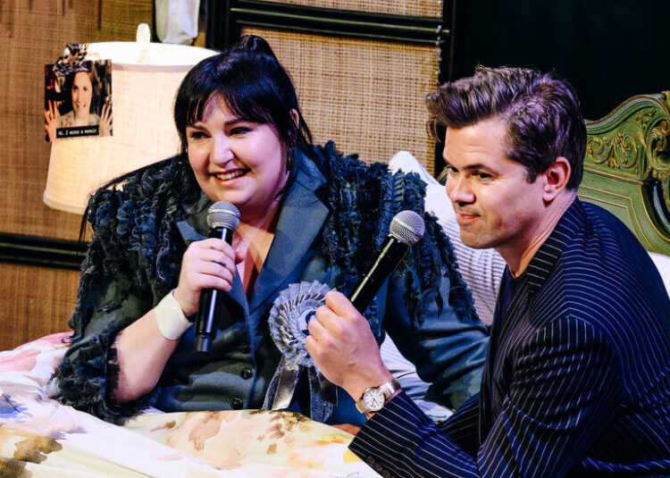 Lena Dunham Brought Her Own Pillows This Time