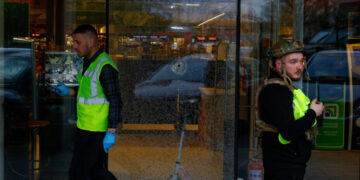 Gunman Kills at Least 6 in Kyiv, Taking Hostages in Grocery