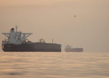 Ships in Strait of Hormuz Turn Back as 2 Are Said to Be Hit