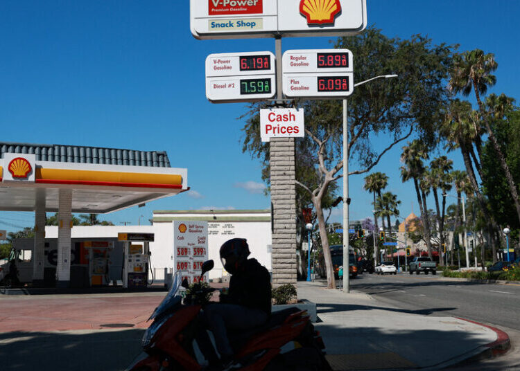 Energy Secretary Says Gas Prices May Stay Above $3 Until 2027