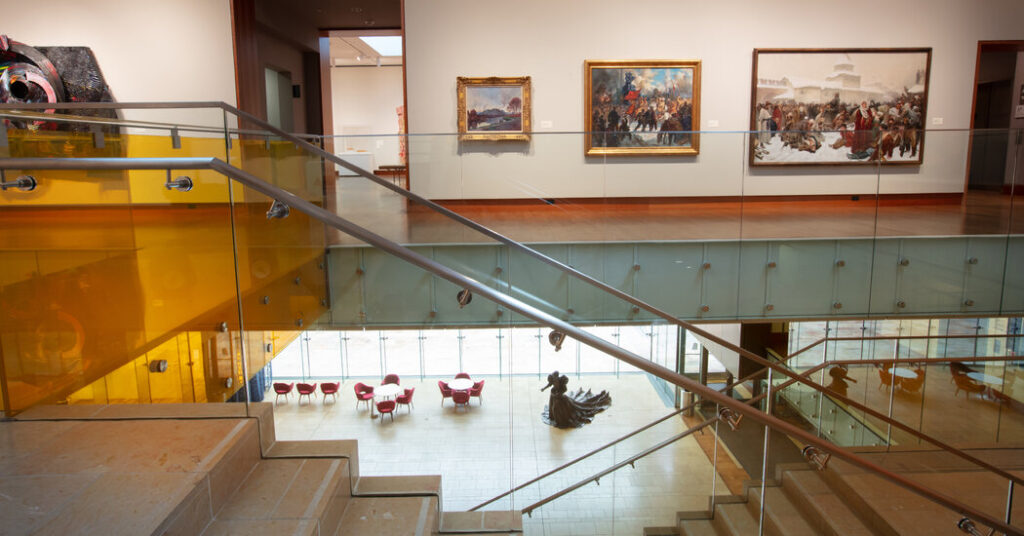 Finding a New Approach to Displaying a Museum Collection