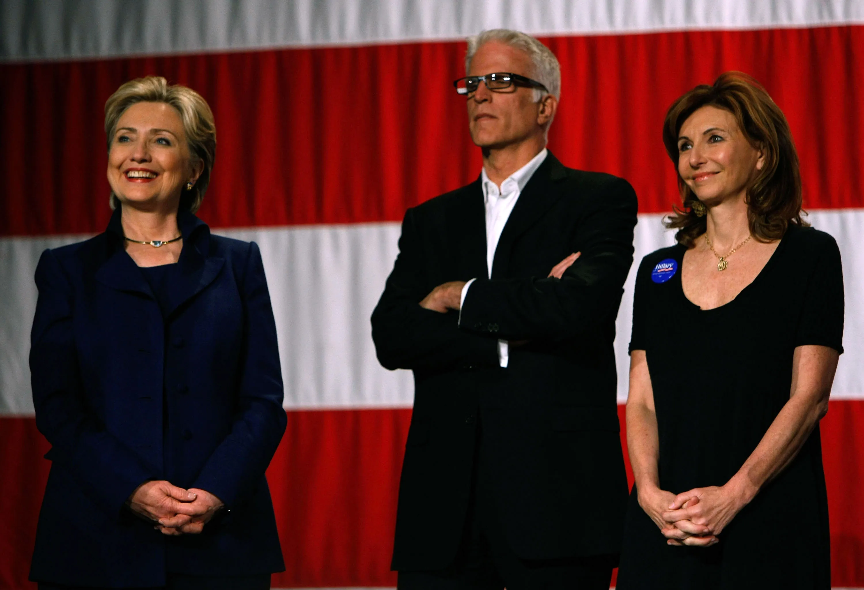 Hillary Clinton (L) (D-NY) stands with actors Ted Danson (C) and Mary Steenburgen (R) before speaking at a fundraiser event February 1, 2008 at the Orpheum Theatre in San Francisco, California.