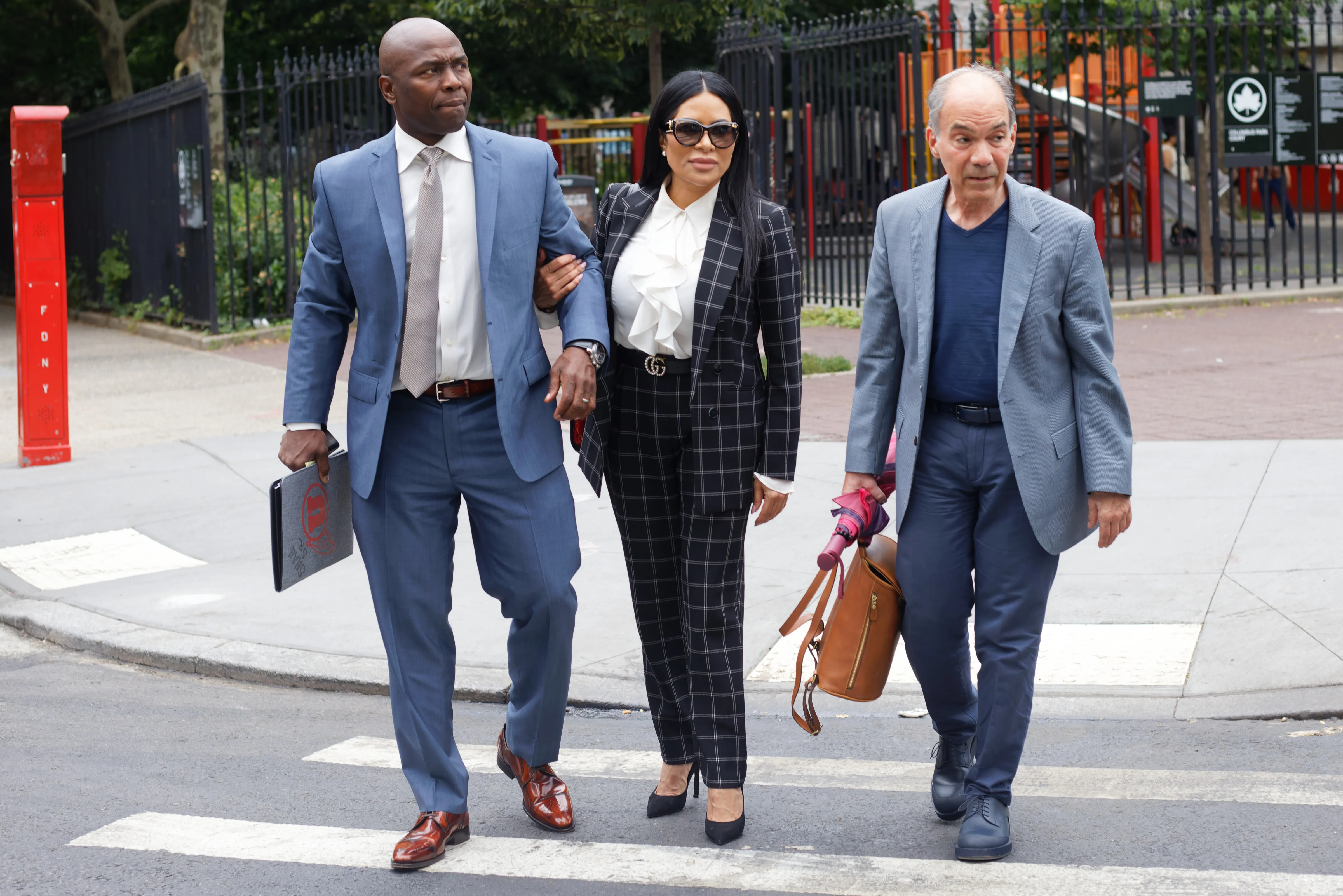 Jen Shah arriving at Daniel Patrick Moynihan United States Courthouse accompanied by two men.