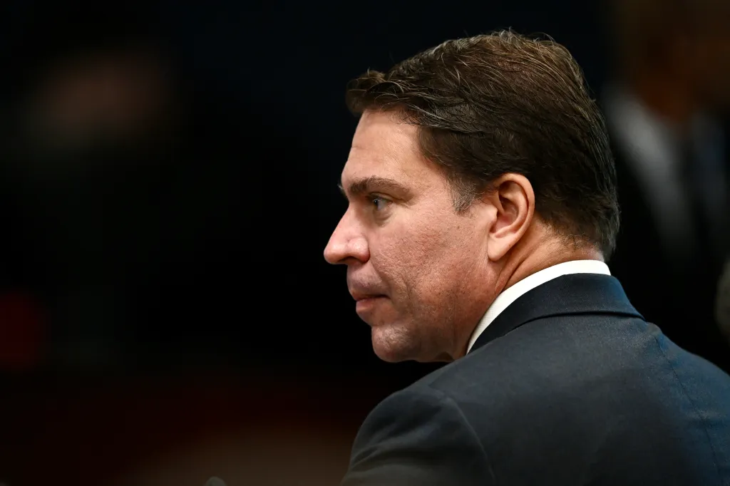 Alexandre Ramagem, former General Director of the Brazilian Intelligence Agency, looks right.