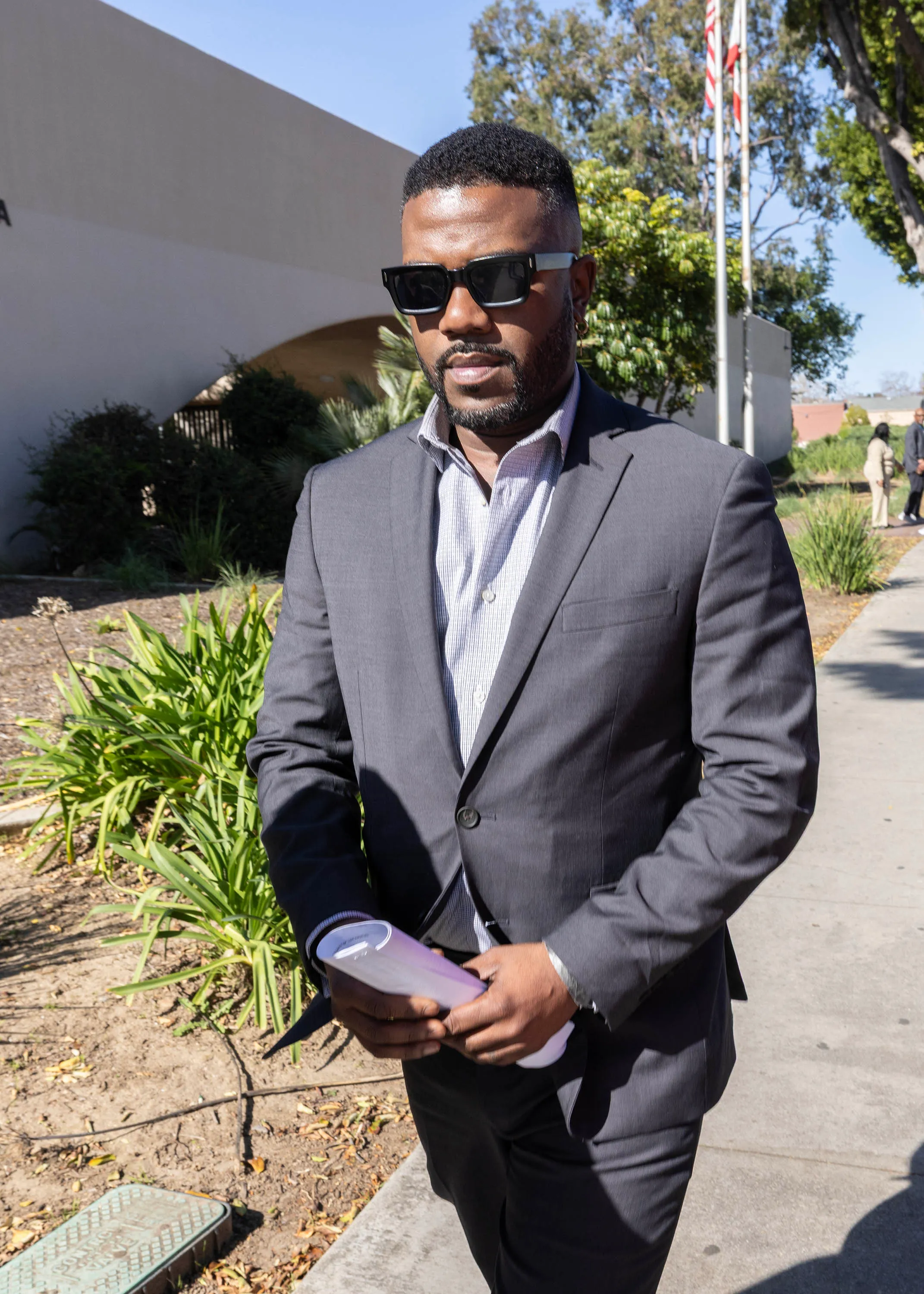 Ray J leaving the Los Angeles County Superior Court — San Fernando Branch.