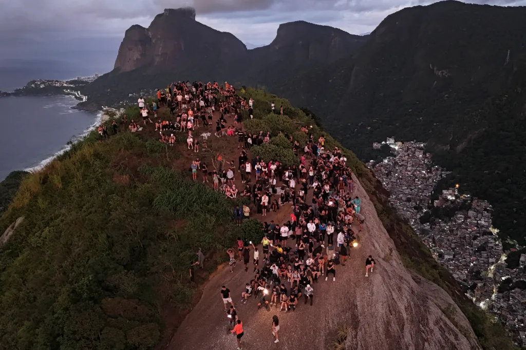 Tourists gather atop Morro Dois Irmaos the day after a group of 200 people found themselves trapped as police battled gangsters.