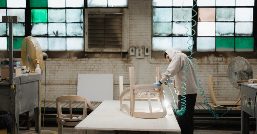 The Unlikely Recovery

of America’s

China-Shocked Towns