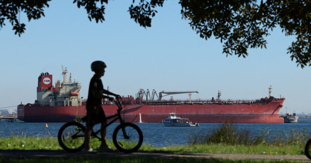 Oil Prices Recede and Stocks Gain as Investors Eye Peace Talks