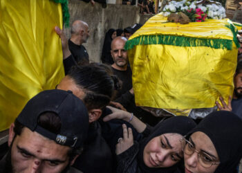 Lebanese Bury Their Dead Amid a Lull in Fighting