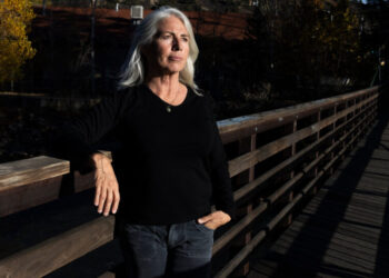 Immigration Agent Is Charged With Assaulting a Protester