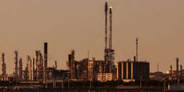 Oil Prices Creep Up as Investors Weigh Cease-Fire Extension