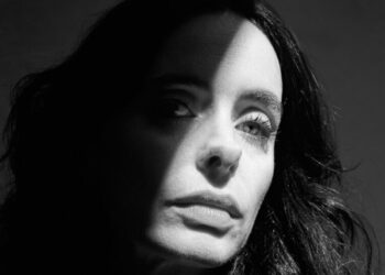 Krysten Ritter Puts the Black Leather Jacket Back On