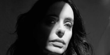 Krysten Ritter Puts the Black Leather Jacket Back On