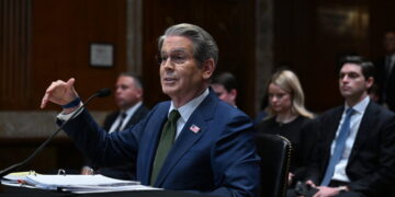 Bessent Backs Financial Support for Oil-Rich U.A.E.