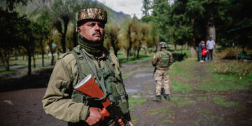 A Year After Terrorist Attack, a Kashmir Town Longs for Tourists