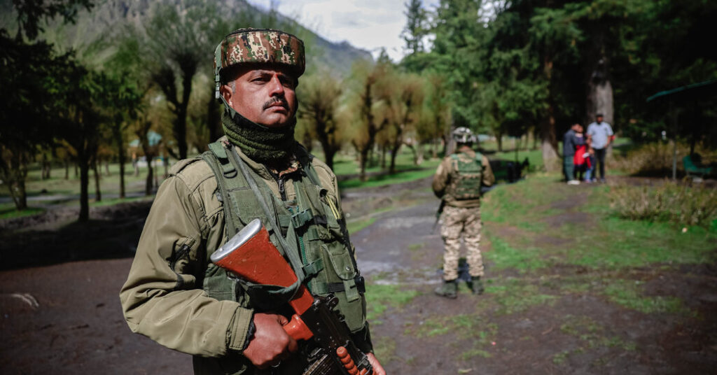 A Year After Terrorist Attack, a Kashmir Town Longs for Tourists