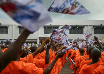 Pope Leo, Visiting African Prison, Urges Inmates to Find Hope Amid Despair
