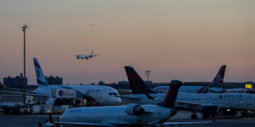 F.A.A. Investigates Near Miss Between Passenger Jets at J.F.K. Airport
