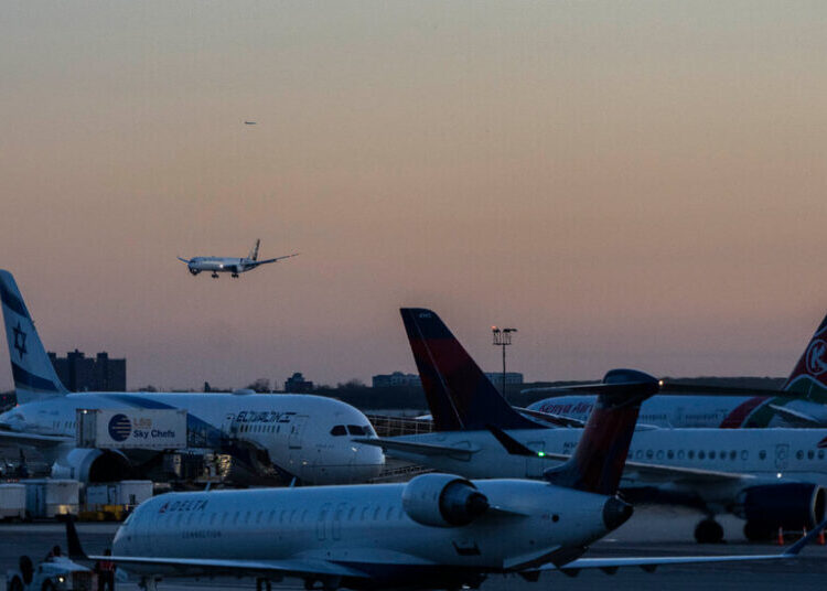 F.A.A. Investigates Near Miss Between Passenger Jets at J.F.K. Airport