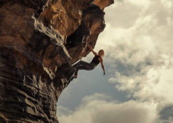 ‘Apex’ Review: Predator and Prey