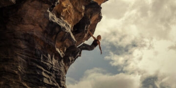 ‘Apex’ Review: Predator and Prey