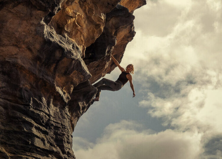 ‘Apex’ Review: Predator and Prey