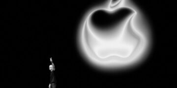 Tim Cook: Great for Apple Investors. Not as Great for America.