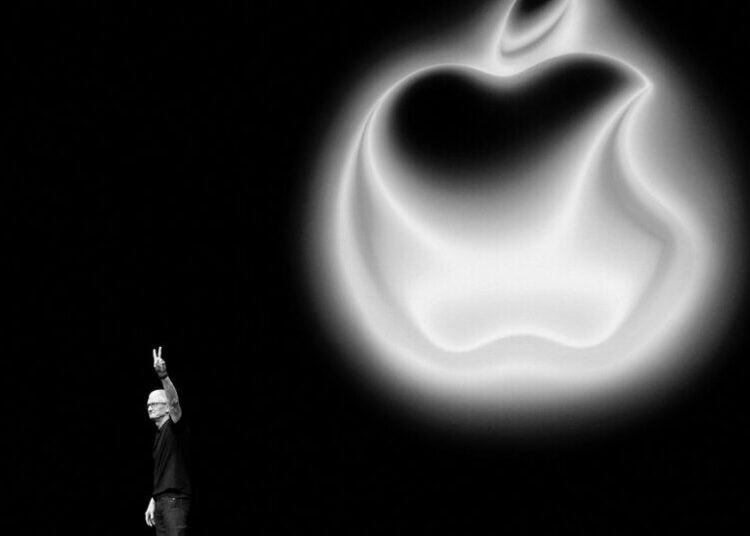 Tim Cook: Great for Apple Investors. Not as Great for America.