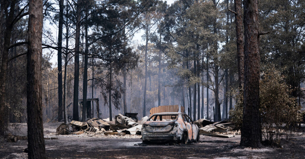 Maps Show Smoke From Georgia Wildfires Spreading Across the Southeast