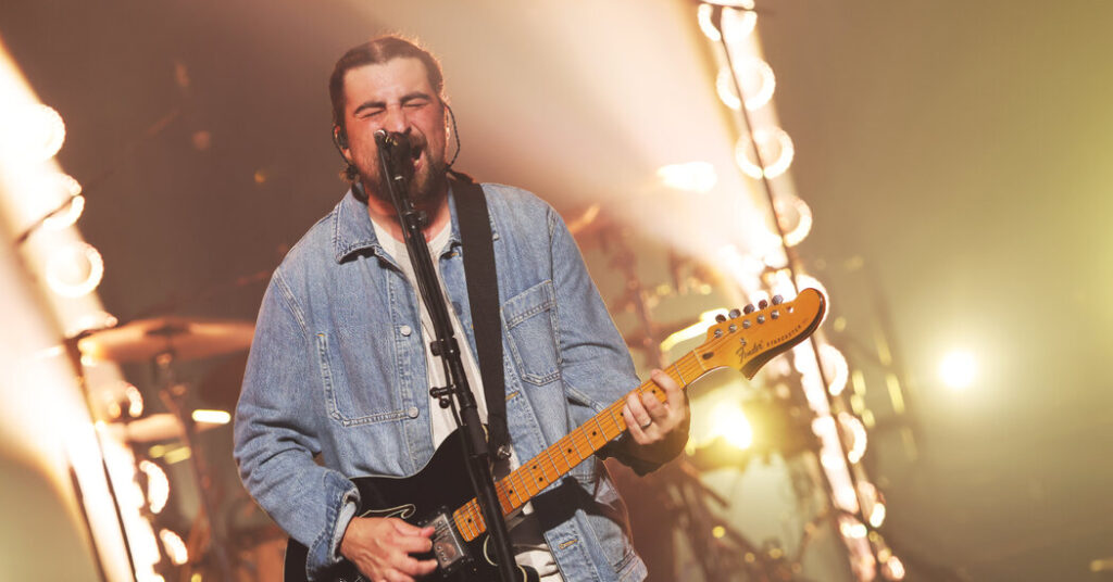 Noah Kahan Is Caught in the In-Between on ‘The Great Divide’