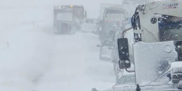Snowstorm Strands 300 Vehicles Overnight on Alberta, Canada, Highways