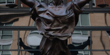 When Should Judges Sound the Alarm?