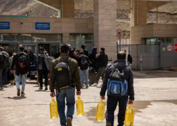 On Iran’s Border, Cooking Oil Trade Is a Snapshot of the Country’s Struggles