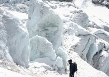 The Elite ‘Doctors’ Who Care for Mount Everest