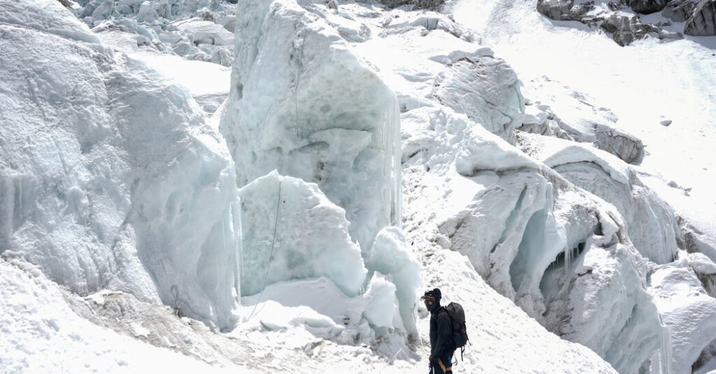 The Elite ‘Doctors’ Who Care for Mount Everest