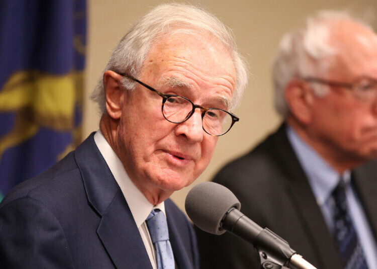 Donald W. Riegle, Representative Who Switched Parties, Dies at 88