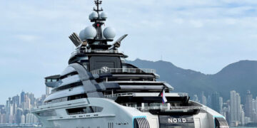 Luxury Yacht Linked to Russian Oligarch Passes Through Strait of Hormuz