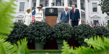 A Brooch, Teaspoons and More: The King, Queen and the Trumps Trade Gifts