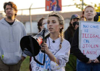 U.S. Prosecutors to Drop Felony Charges Against Illinois Protesters