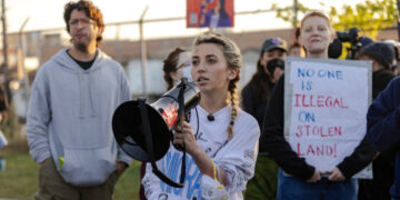 U.S. Prosecutors to Drop Felony Charges Against Illinois Protesters