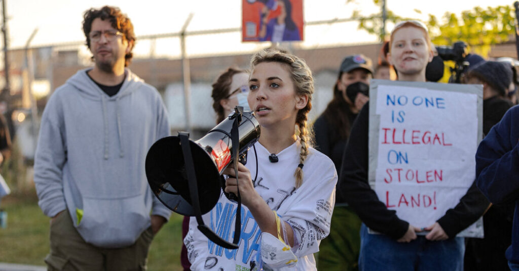 U.S. Prosecutors to Drop Felony Charges Against Illinois Protesters