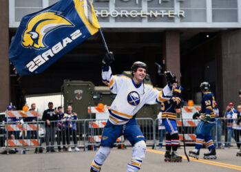 Hockey Fans in Buffalo Finish ‘O Canada’ After Singer’s Mic Malfunctions
