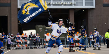 Hockey Fans in Buffalo Finish ‘O Canada’ After Singer’s Mic Malfunctions