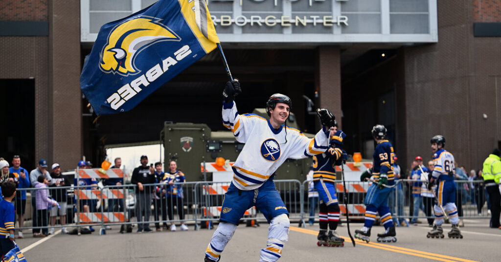 Hockey Fans in Buffalo Finish ‘O Canada’ After Singer’s Mic Malfunctions
