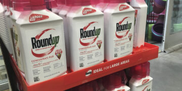 Supreme Court considers blocking lawsuits alleging weed killer causes cancer