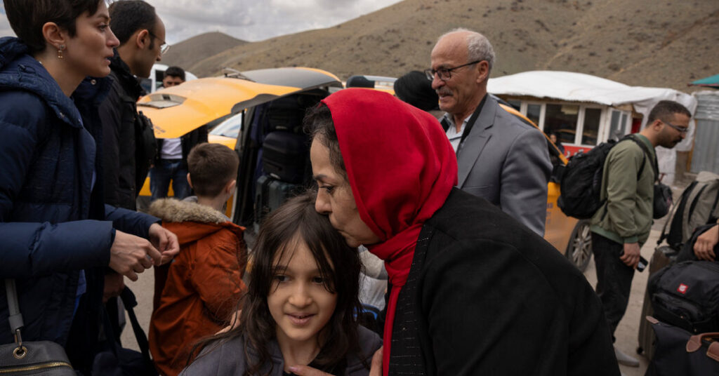 Iranians Live With Pain and Powerlessness, Beneath a Smooth Veneer