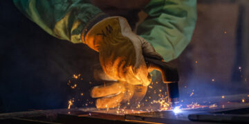 U.S. Economy Grew 2 Percent in Early 2026 Even as War in Iran Began to Hit Energy Prices